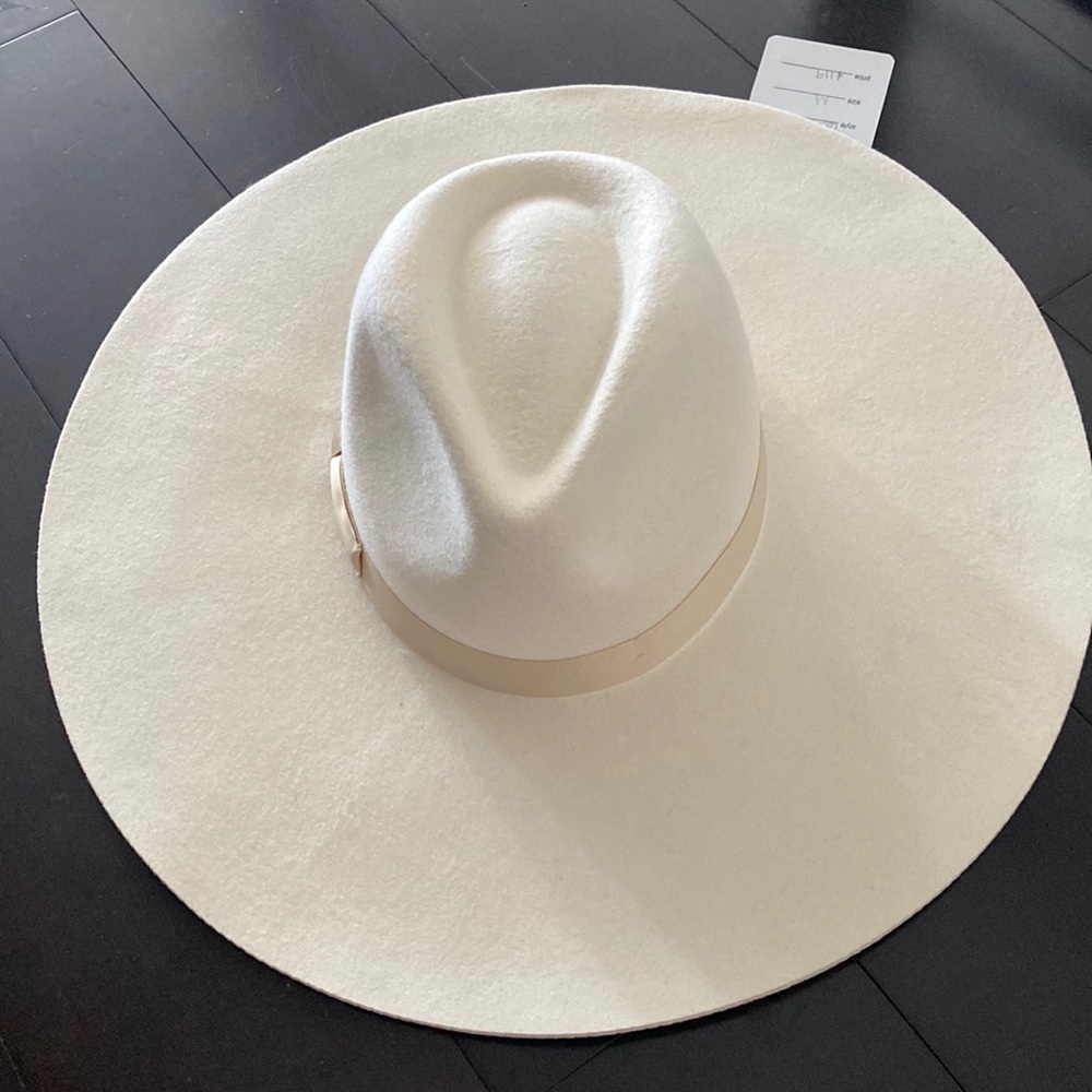 Lack of Color style hat new w tags off white size M